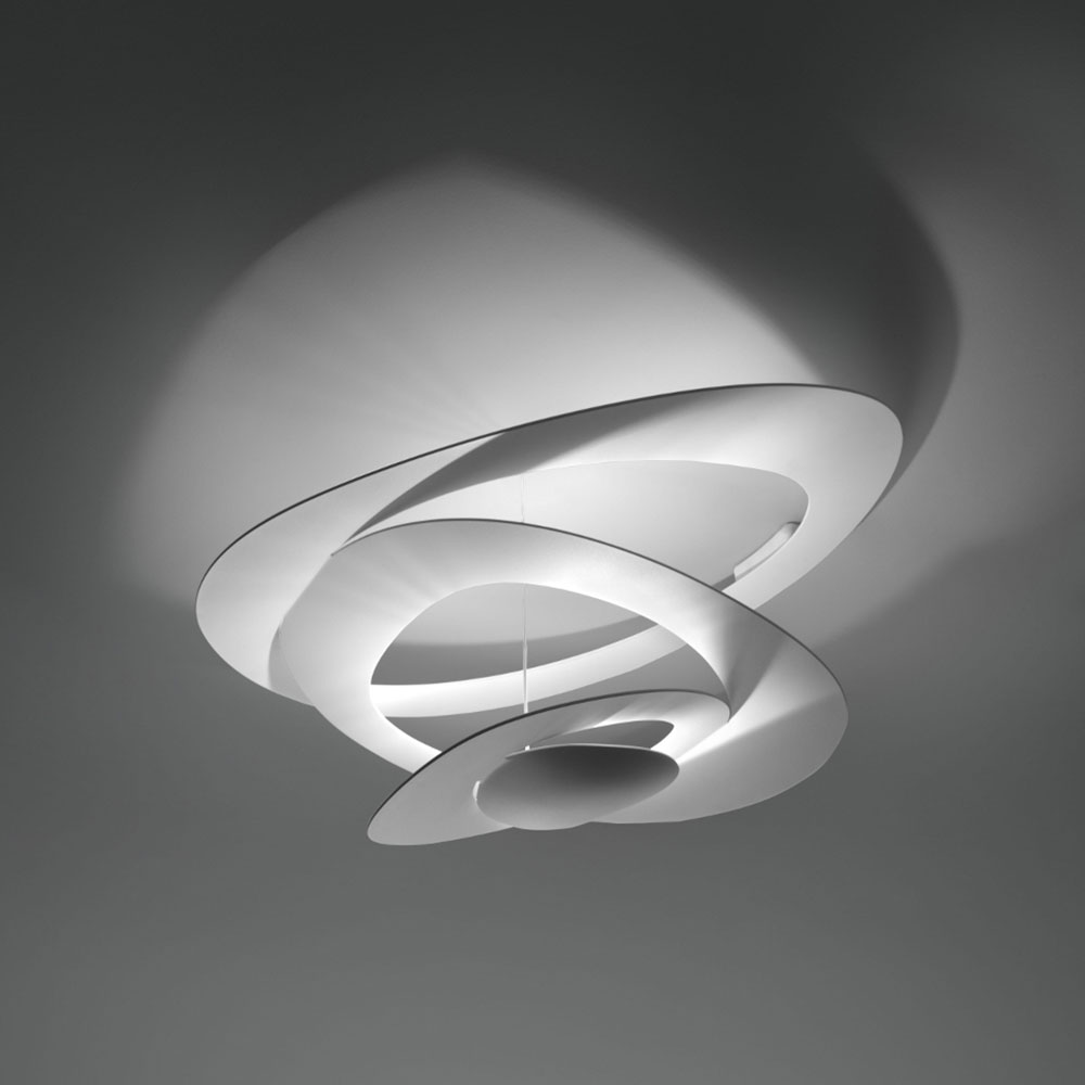 Artemide Pirce Deckenleuchte  bei lampenonline.de Die Pirce-Serie von Artemide ist eine der faszinierendsten und erfolgreichsten Produktfamilien des italienischen Leuchtenherstellers. Entworfen von Giuseppe Maurizio Scutellà, zeichnet sich diese Serie bes