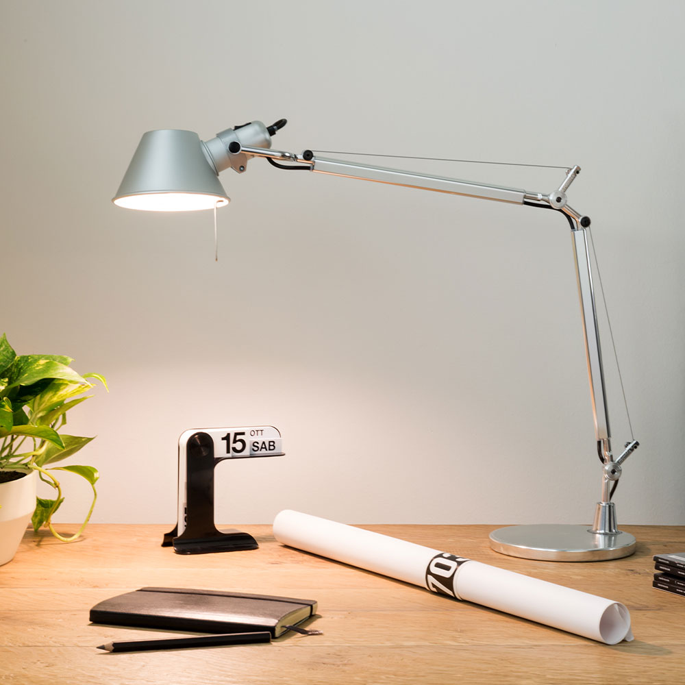 Tolomeo Tavolo bei lampenonlne.de - Die Tolomeo Serie von Artemide bietet eine große Auswahl an Tischleuchten, die für jeden Bedarf und jeden Arbeitstisch die perfekte Lösung darstellen.