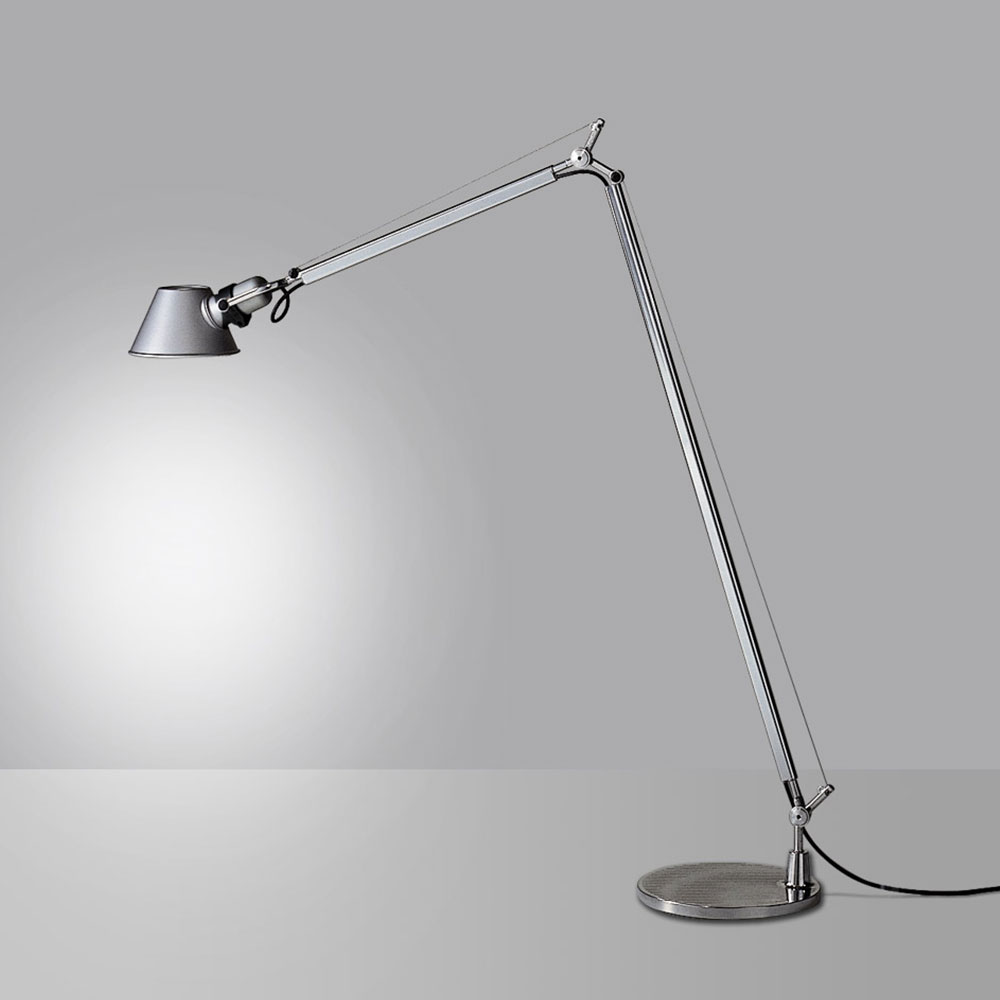 Artemide Tolomeo Lettura bei lampenonline.de Die Tolomeo Lettura Leseleuchte, wie auch die moderne LED-Variante, entstammt ebenfalls der Feder von Michele de Lucchi und basiert auf der bekannten Tolomeo Tavolo Schreibtischleuchte.