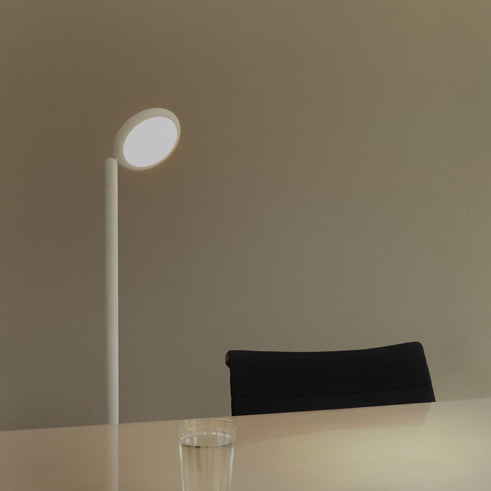 Parrot kabellose LED-Stehleuchte von GRAU – höhenverstellbare Designleuchte mit intuitivem Touch-Panel, flexiblem Leuchtenkopf, 900 Lumen, CRI > 90 und bis zu 100h Akkubetrieb Parrot LED-Akkuleuchte von GRAU – kabellose Design-Stehleuchte mit dreh- und neigbarem Leuchtenkopf, Touch-Bedienung, 900 Lumen Lichtleistung, CRI > 90 und bis zu 100 Stunden Akkulaufzeit