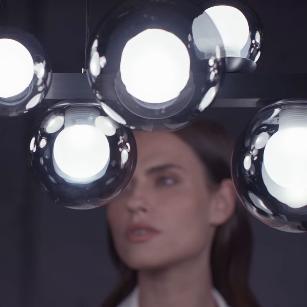 Gemeinsamkeiten der Pure Popup Serie: Organisches Design mit Amberglas-Kugeln, CCT-Steuerung, hoher Farbwiedergabe und stufenlos dimmbarer LED-Technik. Pure Popup Leuchtenserie mit Amberglas-Kugeln in drei Größen, stufenlos dimmbarer LED-Technik, CCT-Steuerung und hohem CRI-Wert.