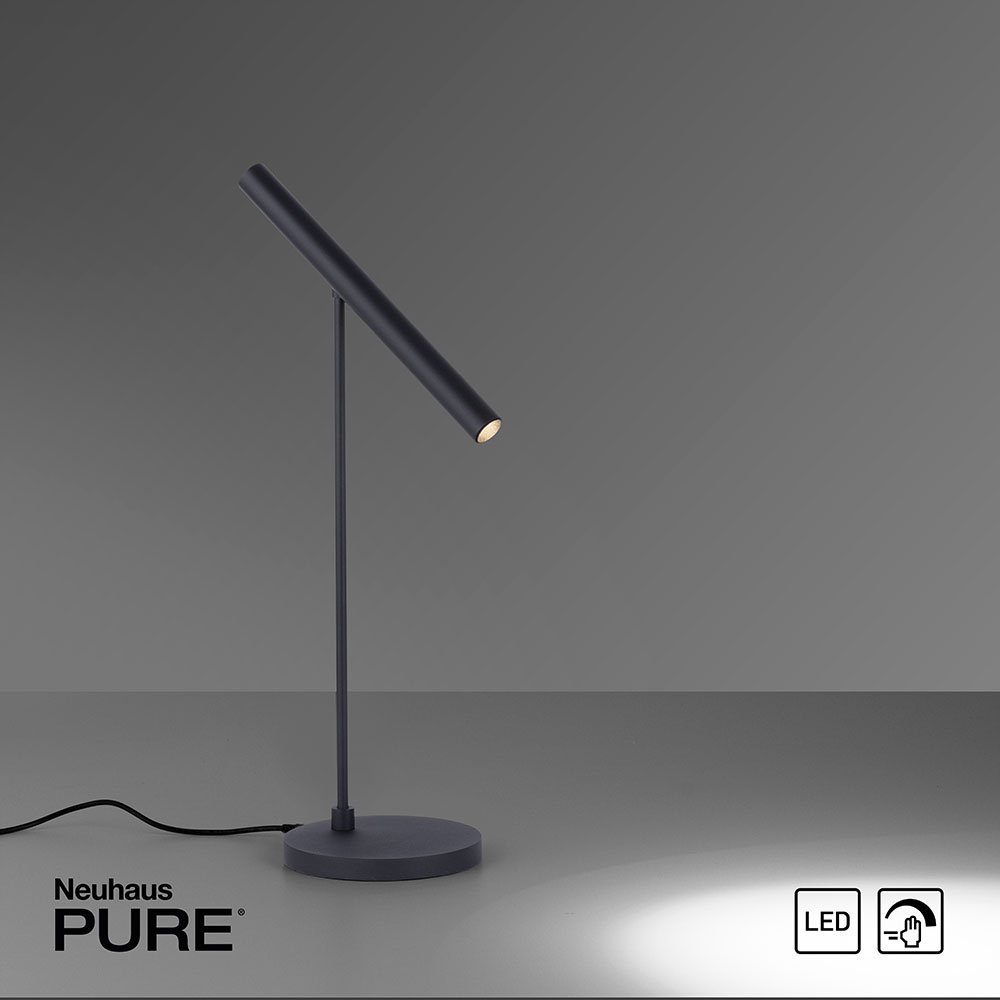 Pure Tutua 4405 LED-Tischleuchte – Minimalistisch und flexibel für vielfältige Beleuchtung Pure Tutua 4405 LED-Tischleuchte in mattschwarz mit schwenkbarem Spot, stufenlos dimmbar über integrierten Sensor-Dimmer. Flexibel in der Höhe von 420 bis 530 mm, bietet sie eine angenehme, warmweiße Beleuchtung (3000K) mit einem Lichtstrom von 540 Lumen.