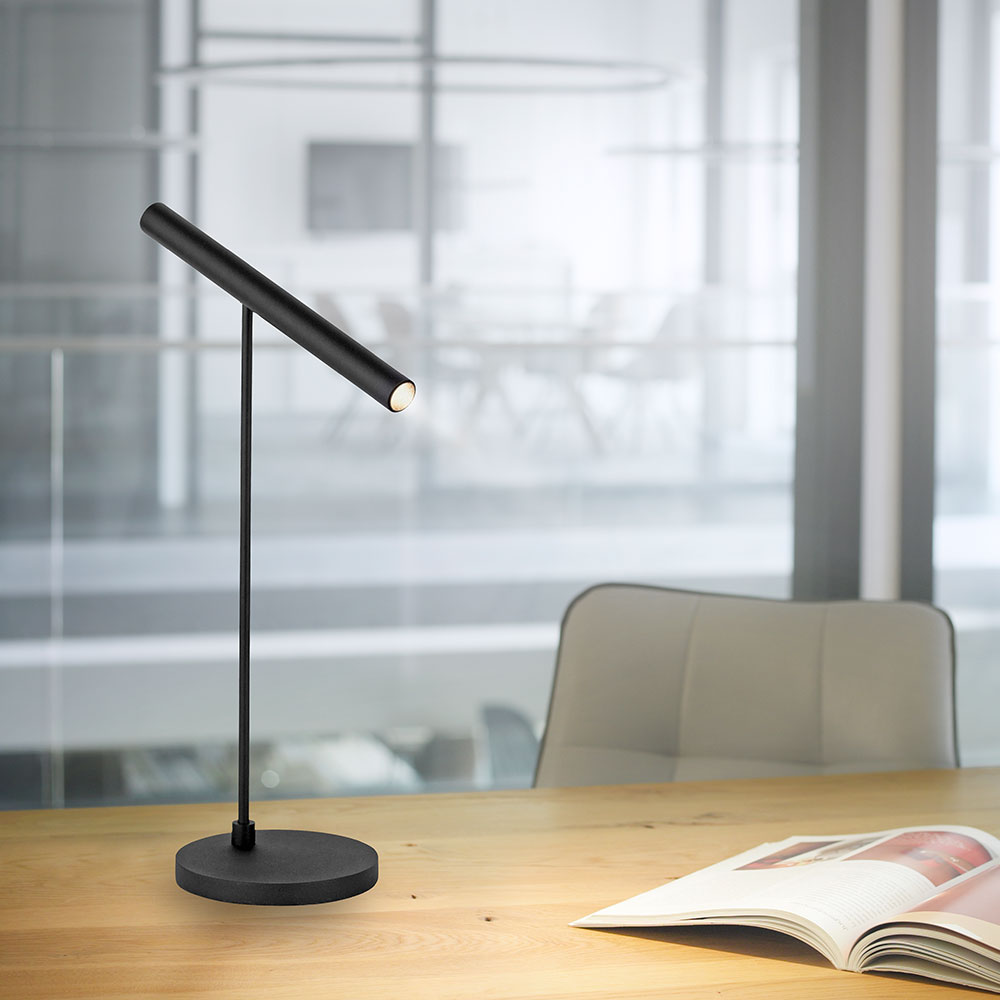 Pure Tutua 4405 LED-Tischleuchte – Kompakte Leuchte mit präziser Lichtsteuerung Kompakte Pure Tutua 4405 LED-Tischleuchte mit schwenkbarem Spot, variabler Höhe und mattschwarzem Finish. Mit einer Leistung von 7 Watt und einem Lichtstrom von 540 Lumen bietet sie eine gezielte, warme Beleuchtung für Schreibtische, Beistelltische oder S