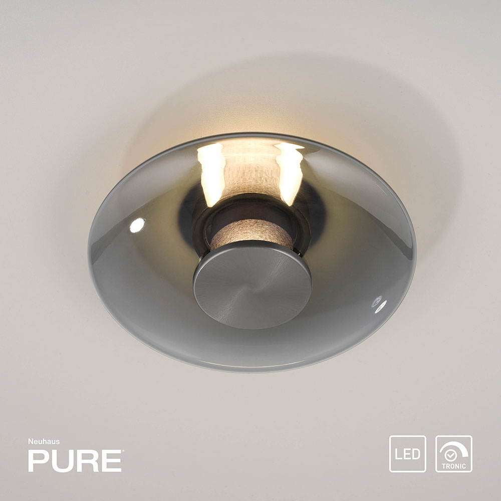 Pure Vitrum 6082 LED-Wand- und Deckenleuchte – Vielseitige Beleuchtung mit elegantem Design Die Pure Vitrum 6082 LED-Leuchte mit einem Durchmesser von 220 mm und einer Tiefe von 82 mm bietet vielseitige Einsatzmöglichkeiten als Wand- oder Deckenleuchte.