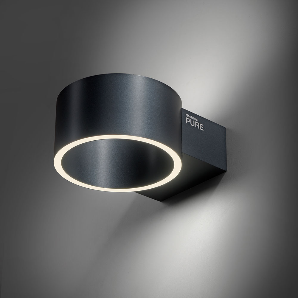 Pure Clipse 8561 LED-Wandleuchte mit Ringdesign – dekorative und funktionale Ergänzung zur Pendelleuchten-Serie Pure Clipse Wandleuchte mit markantem Ringdesign – ideal für Flure, Treppenhäuser oder als stilvolle Akzentbeleuchtung im Wohnbereich, passend zur gleichnamigen Pendelleuchte