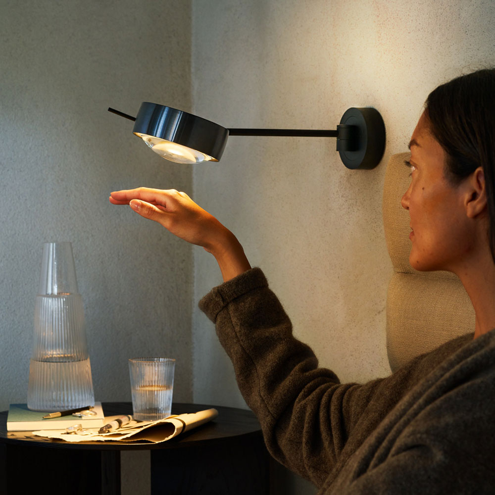 Occhio Sento Gestensteuerung - Mit einer Gestensteuerung, dem “touchless control”, ist es, Occhio Sento Leuchten berührungslos und intuitiv mit einer einfachen Bewegung der Hand zu steuern.