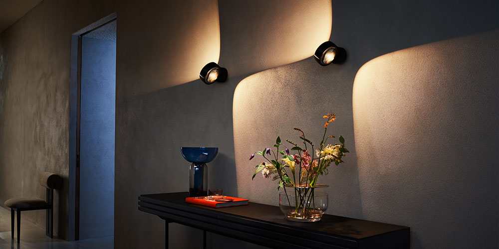 Occhio Mito Leuchte – ikonisches Design mit innovativer Lichttechnik. Durch einfache Gesten am Leuchtenkopf lassen sich verschiedene Lichtszenarien erschaffen und der Raum individuell inszenieren