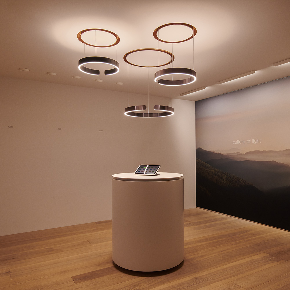 Occhio Mito Pendellampen bei lampenonline.de - Die Steuerung der Lichtverteilung lässt sich zum einen über das getrennte Dimmen regeln. Zum anderen sind diese Mito Leuchten mit der Funktion „up/down fading“ ausgestattet