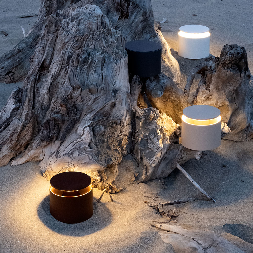 Push Up Akkuleuchte bei lampenonline. Mit einer Akkulaufzeit von 13 Stunden bei voller Leistung bietet die Push Up Tischleuchte außergewöhnliche Flexibilität.